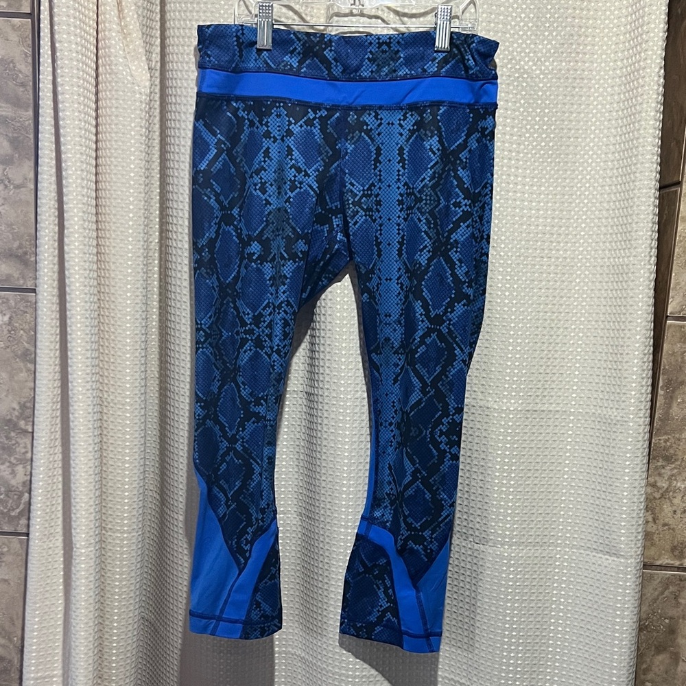 Lululemon Athletica Blue Snake Print Crop Leggings